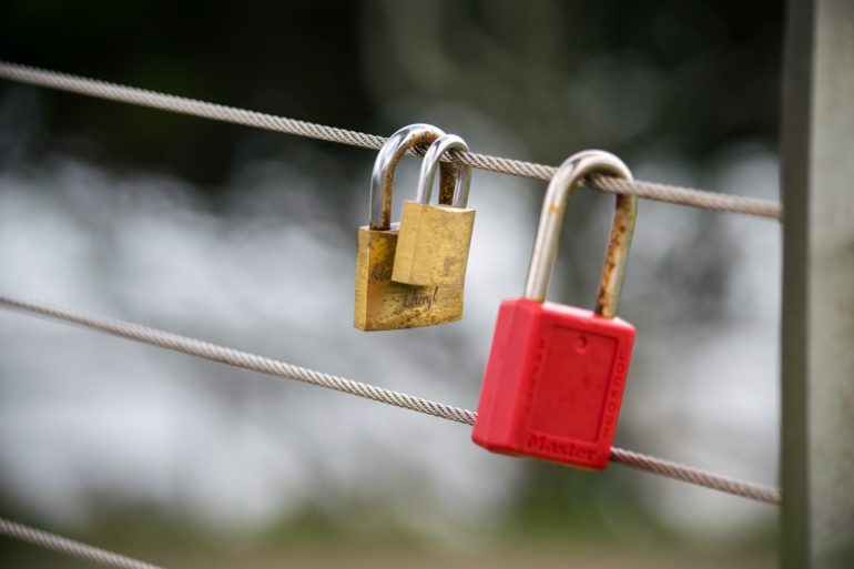 What are the key benefits of using a managed EDR service?