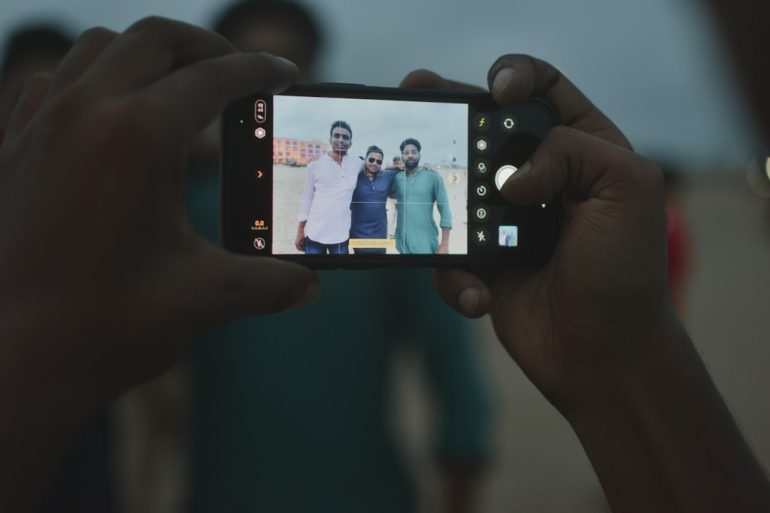 How to Change a Face in Video Using AI Tools