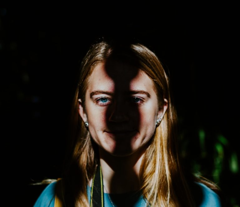 How to Apply a Multiply Blend Mode to Specific Layers in Pixlr